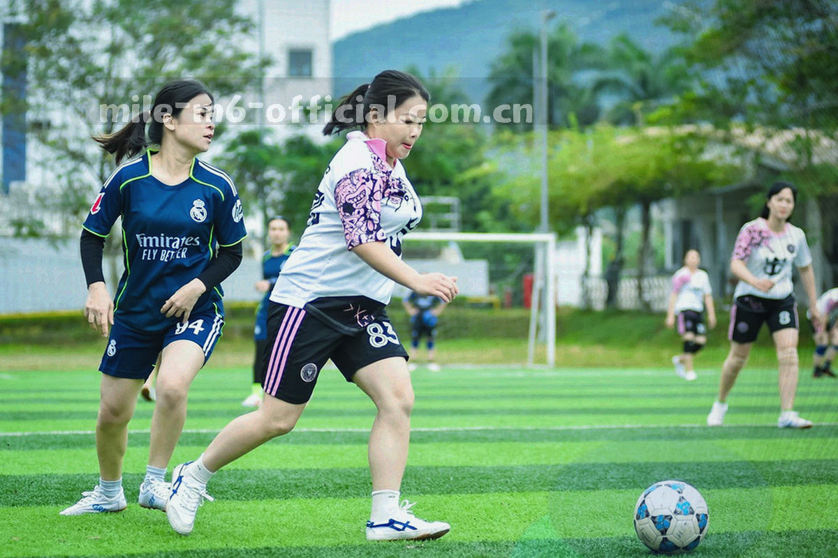 竖屏观赛界面下方延伸出近五轮走势条的衔接画面